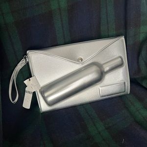 8 Oak Lane Wine Clutch